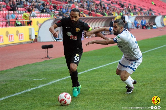 Eskişehirspor, Erzurumspor'u 3-1'lik sonuçla mağlup ederek 3 puanı hanesine yazdırdı. İşte güzel zaferin Eskişehirspor'un resmi sitesine yansıyan fotoğraflarından sizler için seçtiklerimiz...
