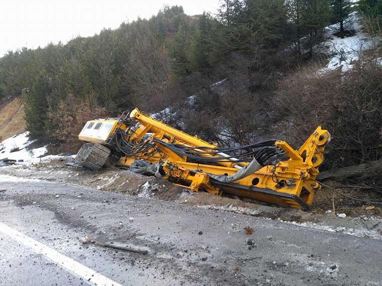 Afyonkarahisar’da TIR, otobüs ve otomobillerin karıştığı zincirleme trafik kazasında 18 kişi yaralandı.