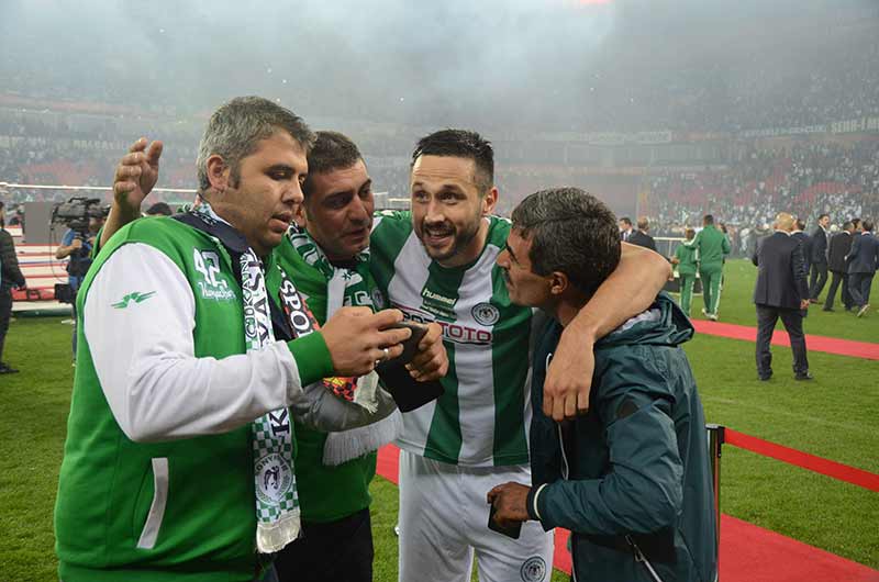 Ziraat Türkiye Kupası finalinde Medipol Başakşehir’i penaltı atışları sonrasında 4-1 mağlup eden Atiker Konyaspor, düzenlenen törenle kupasını aldı. 