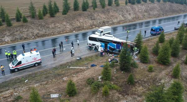 Eskişehir'deki feci kazadan görüntüler: 1 ölü 41 yaralı!