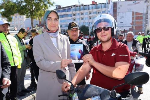 Afyon'da motosiklet sürücüleri bilgilendirildi