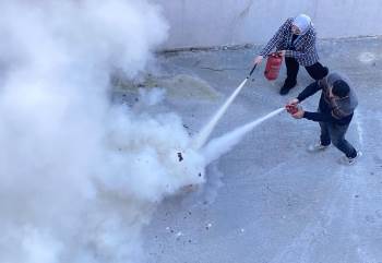 Akçakoca’da Sağlık Personeline Yangın Söndürme Eğitimi ve Tatbikatı