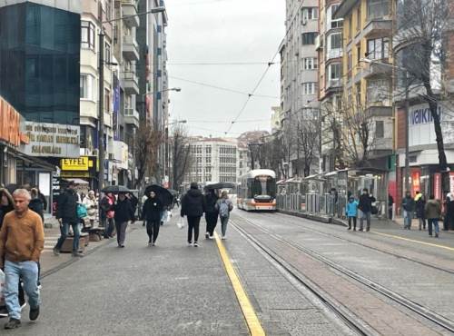 Aniden bastıran yağmur Eskişehir'de zor anlar yaşattı...