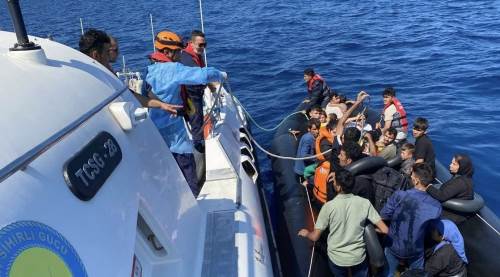   Ayvacık açıklarında 38 kaçak göçmen yakalandı   