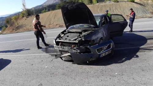 Bolu’da Trafik Kazası: Otomobil Duvara Çarptı, Sürücü Yaralandı