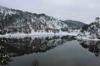 Bolu'nun Sünnet Gölü tabiati, kışın beyaza büründü