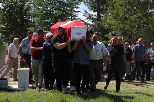 Çorum'da feci kaza: Eskişehirli polis ve eşi toprağa verildi!