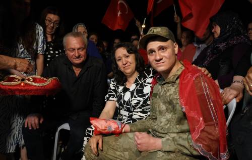 Duygu dolu anlar: Eskişehir'de askerlik hayali gerçek oldu