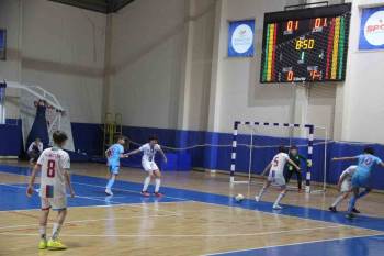 Düzce’de ortaokullar arasında futsal heyecanı devam ediyor