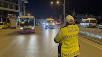 Düzce'de Trafik Denetiminde 2 Bin 820 Araç Sürücüsüne Ceza