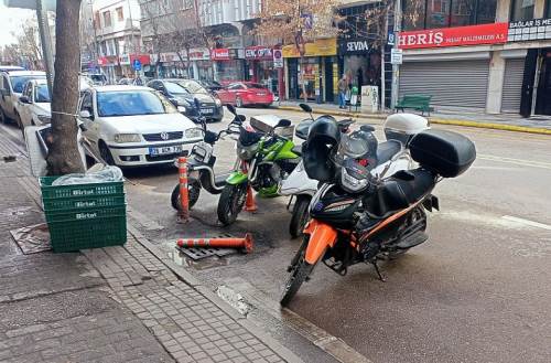 Düzensiz parklar trafik güvenliğini tehdit ediyor!