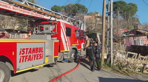 Elektrikli sobadan çıkan yangın evi küle çevirdi