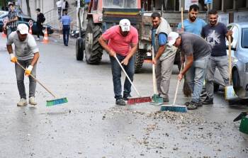 Emet Belediyesinden Yoğun Yağış Sonrası Onarım Ve Temizlik Çalışması
