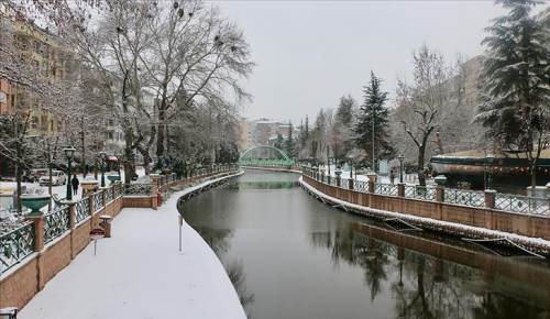 Eskişehir beyaz bir güne merhaba dedi! İşte günün hava sıcaklığı...