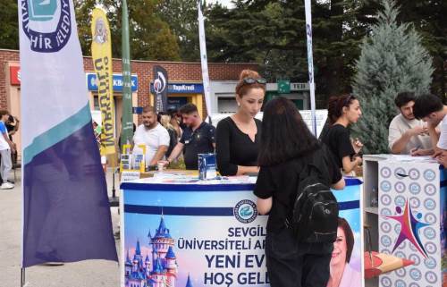 Eskişehir Büyükşehir'den yeni öğrencilere sıcak karşılama