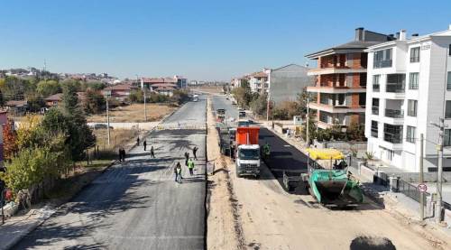 Eskişehir Büyükşehir şimdi de o mahallede yolları yeniliyor!