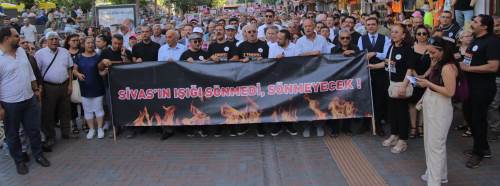 Eskişehir'de büyük yürüyüş: "Sivas'ın ışığı sönmeyecek!"