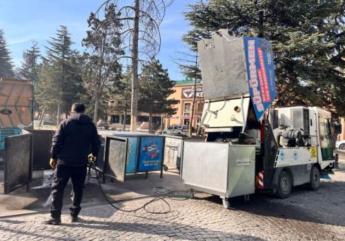 Eskişehir'de çöp konteynerleri düzenli olarak yıkanıyor