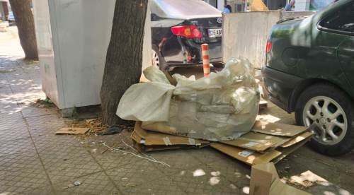 Eskişehir'de gündüz saatlerinde çöpler dolup taştı