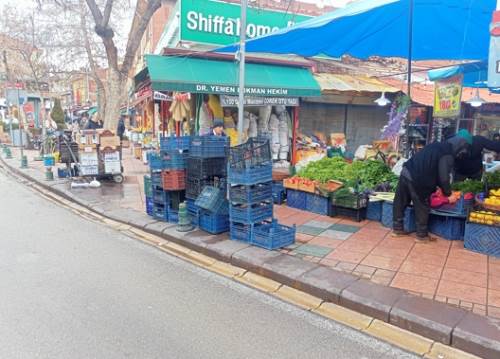 Eskişehir'de kaldırım işgali yayaları mağdur ediyor