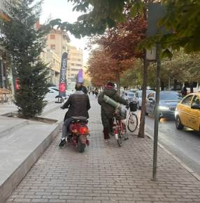 Eskişehir'de kaldırım işgali yayaların tepkisini çekti