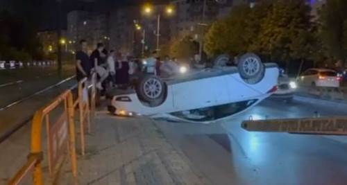 Eskişehir'de kaza: Sürücü yara bile almadı!