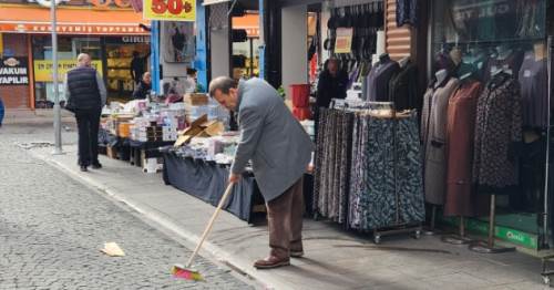 Eskişehir'de mahalle esnafı şehri temiz tutuyor