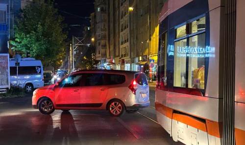 Eskişehir'de tramvay yoluna girince ortalık karıştı!