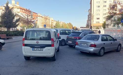 Eskişehir'de yasağı ihlal edip, trafiği aksattılar!