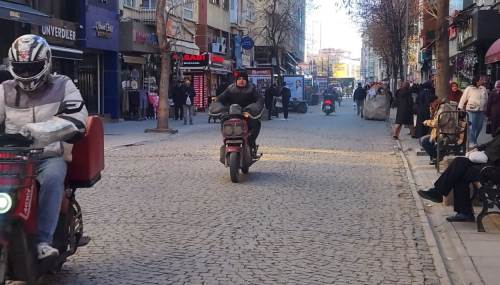 Eskişehir'de yayalar tehlikede! Trafiğe kapalı alanlar ihlal ediliyor...