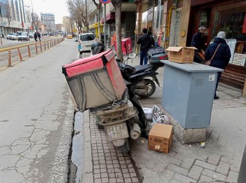 Eskişehir'deki motosikletlerin kaldırıma park edilmesi sorun yaratıyor