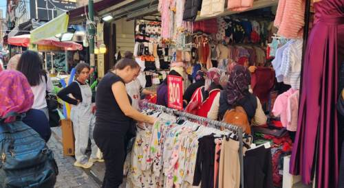 Eskişehir'in mağazalarındaki indirimler vatandaşları cezbediyor!