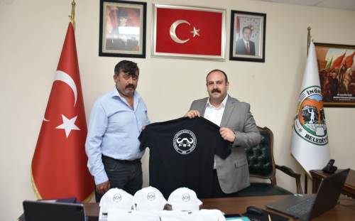 Eskişehir İnönü Belediyesi üreticilere tişört ve şapka desteği verdi