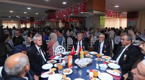 Eskişehir Valiliği'nden gazilere yemek programı