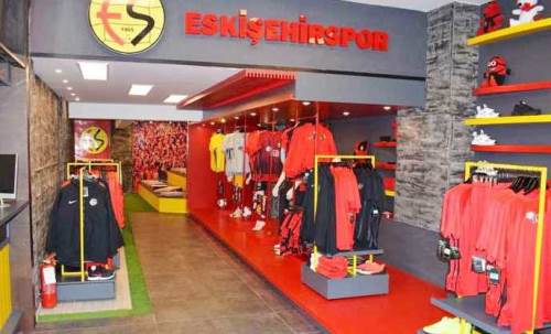 Eskişehirspor’da taraftar mağazanın açılmasını bekliyor
