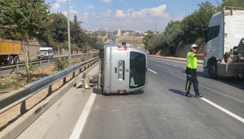 Feci kaza. Direksiyon hakimiyetini kaybetti ve takla attı!