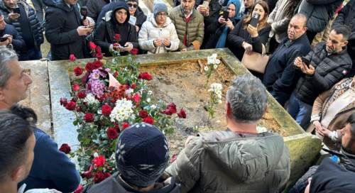 Ferdi Tayfur'un hayranları mezarında yoğunluk yarattı