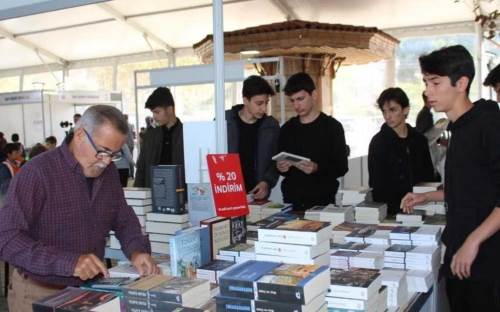 Gemlik Kitap Limanı kapılarını ziyaretçilerine açtı