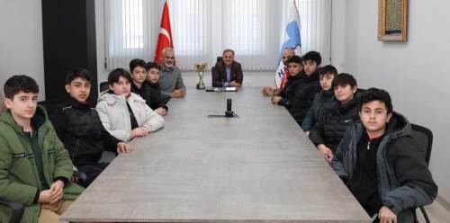 Hacılar Belediye Başkanı Özdoğan, futsal şampiyonlarını ağırladı