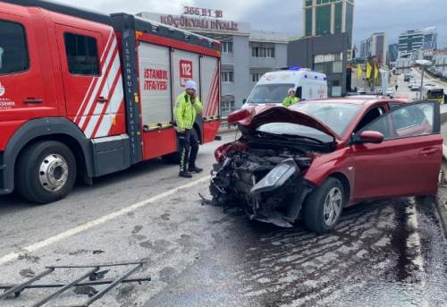 İki araç çarpışarak kaza yaptı: 5 yaralı!