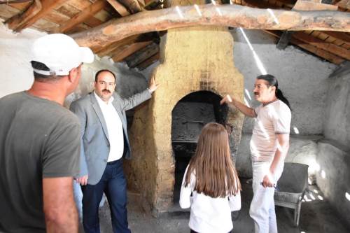 İnönü'de yeni spor salonu yapımı ve bakım çalışmaları devam ediyor