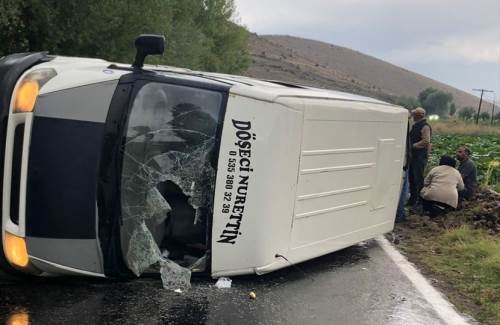 İşçileri taşıyan minibüs kaza yaptı: Çok sayıda yaralı var!