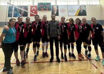 Kayseri Voleybol Takımları, Karaman'da Şampiyon Oldu