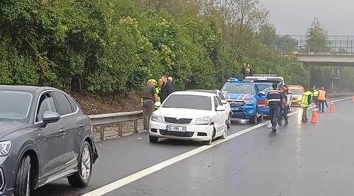 Sağanak yağışta zincirleme trafik kazası!