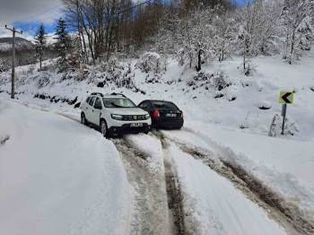 Sakarya'da Kar Yağışı Sonrası Belediye Ekipleri 20 Yol Açtı