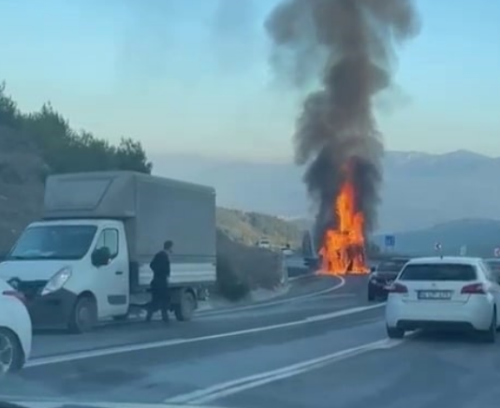 Seyir halindeki tır alev topuna döndü!