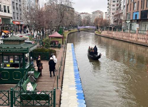 Soğuk hava gondol keyfine engel olmadı