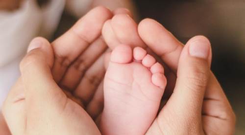 Topuk Kanı Nedir? Faydaları, Zararları ve Önlediği Hastalıklar Hakkında Kapsamlı Rehber