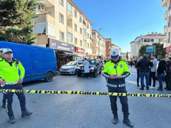 Üsküdar’da polise çekiçli saldırı!