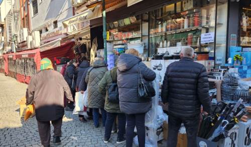 Uygun fiyatlı ürünler sunan "1 milyoncu" mağazalarına yoğun ilgi